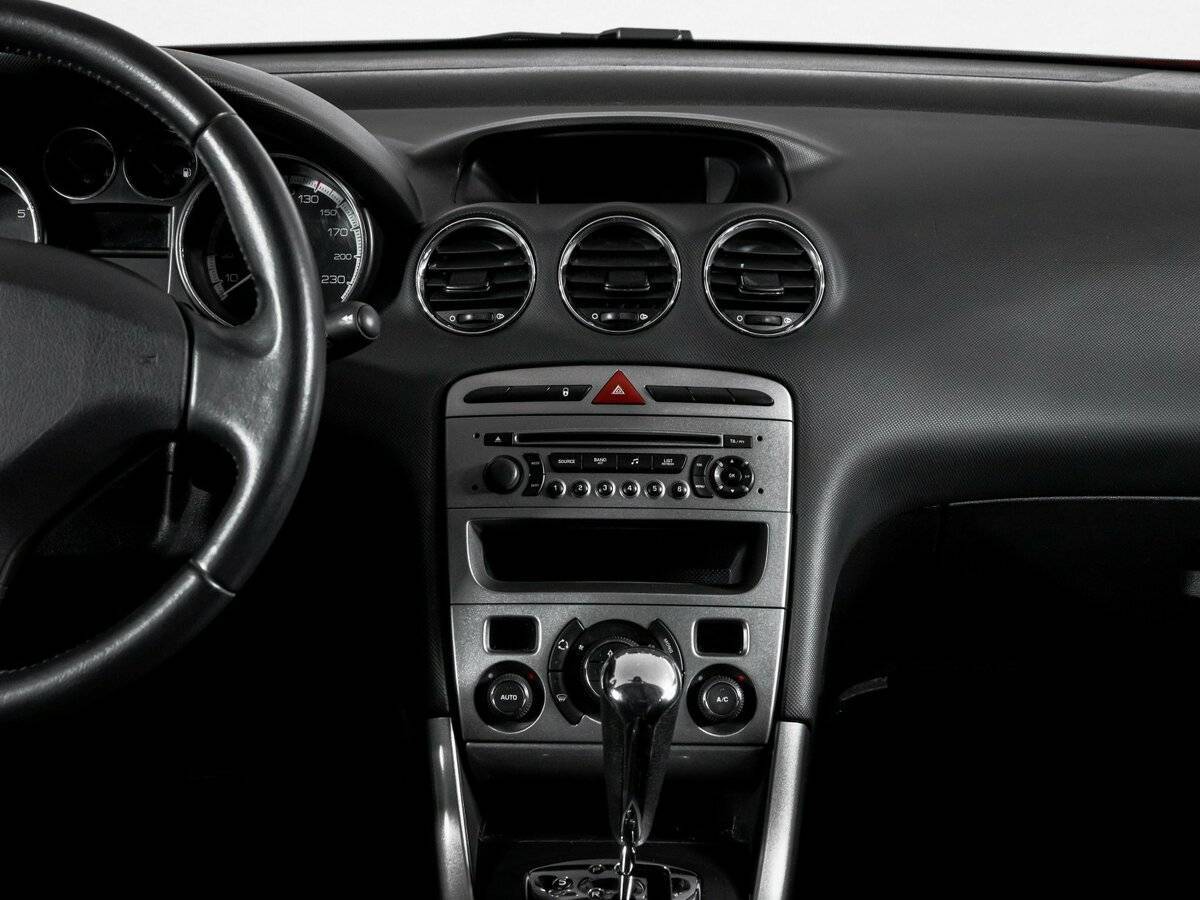 Купить Peugeot 308 с пробегом. Фото: #12