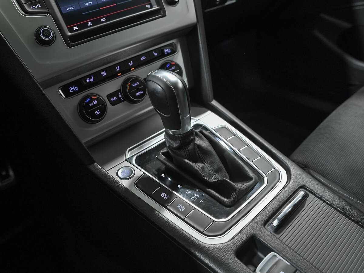 Купить Volkswagen Passat с пробегом. Фото: #10