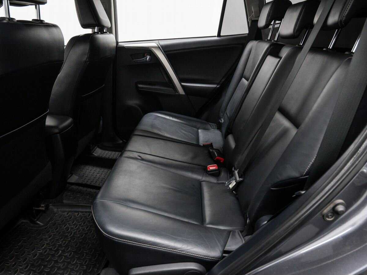 Купить Toyota RAV4 с пробегом. Фото: #11