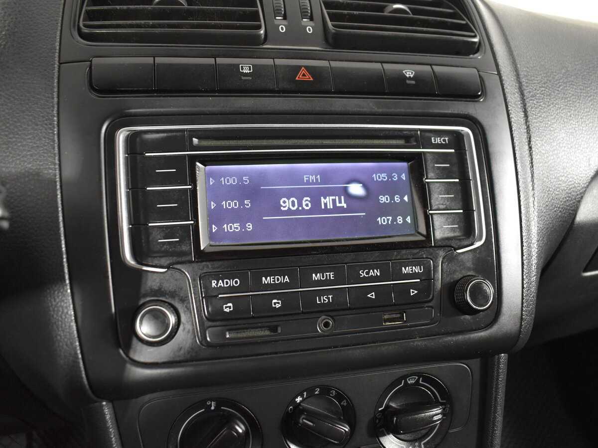 Купить Volkswagen Polo с пробегом. Фото: #11