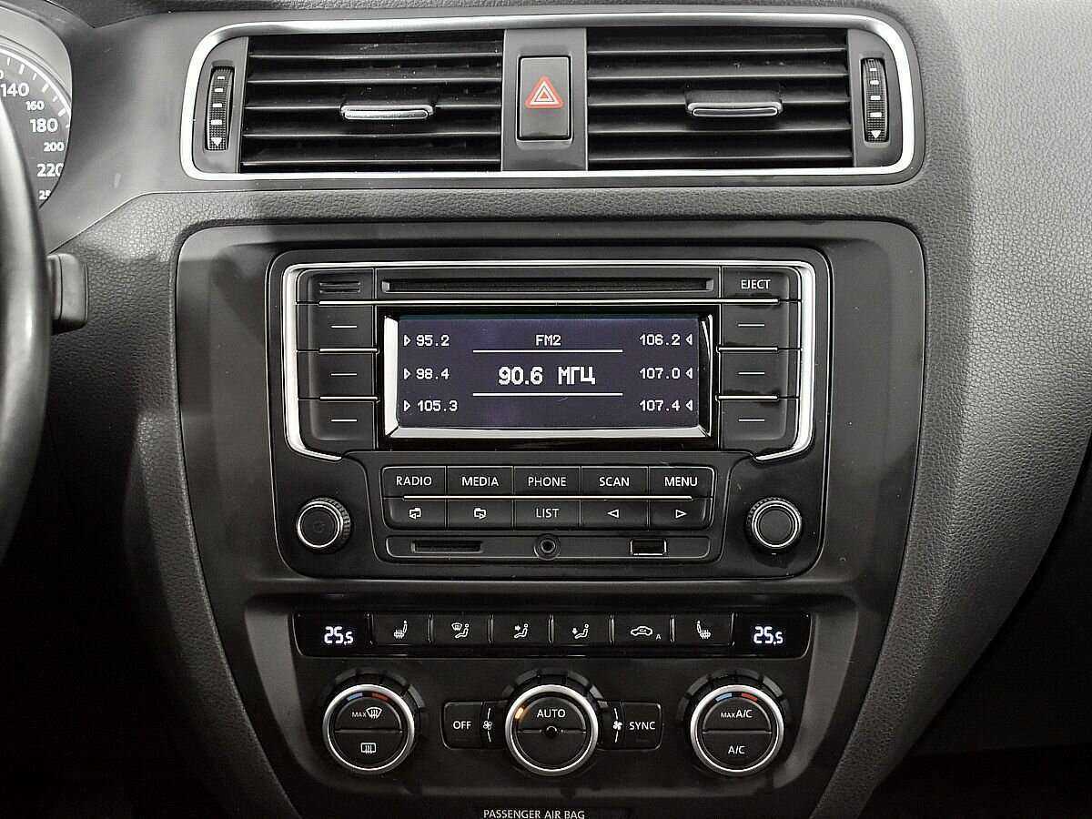 Купить Volkswagen Jetta с пробегом. Фото: #11