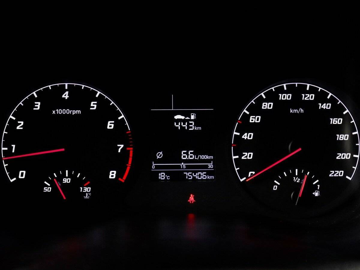 Купить Hyundai Solaris с пробегом. Фото: #8