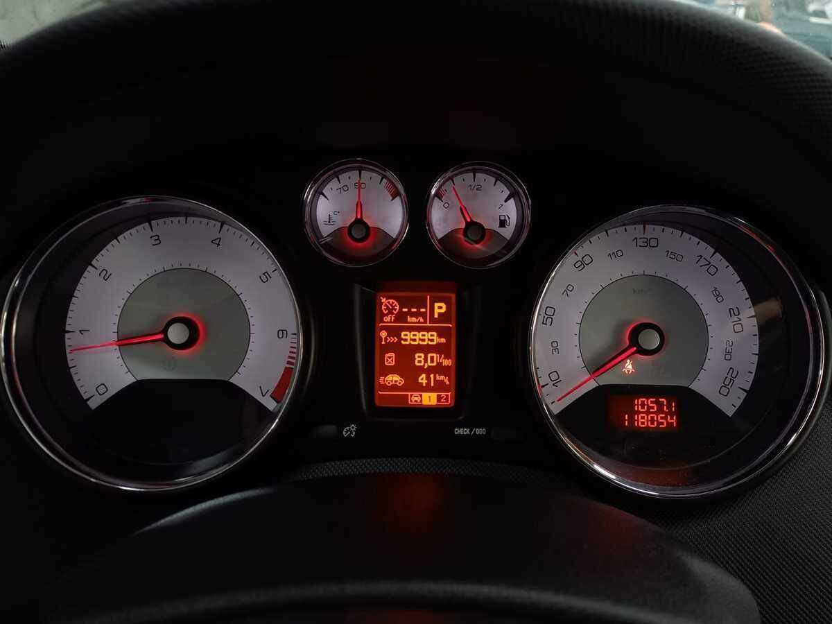 Купить Peugeot 408 с пробегом. Фото: #11