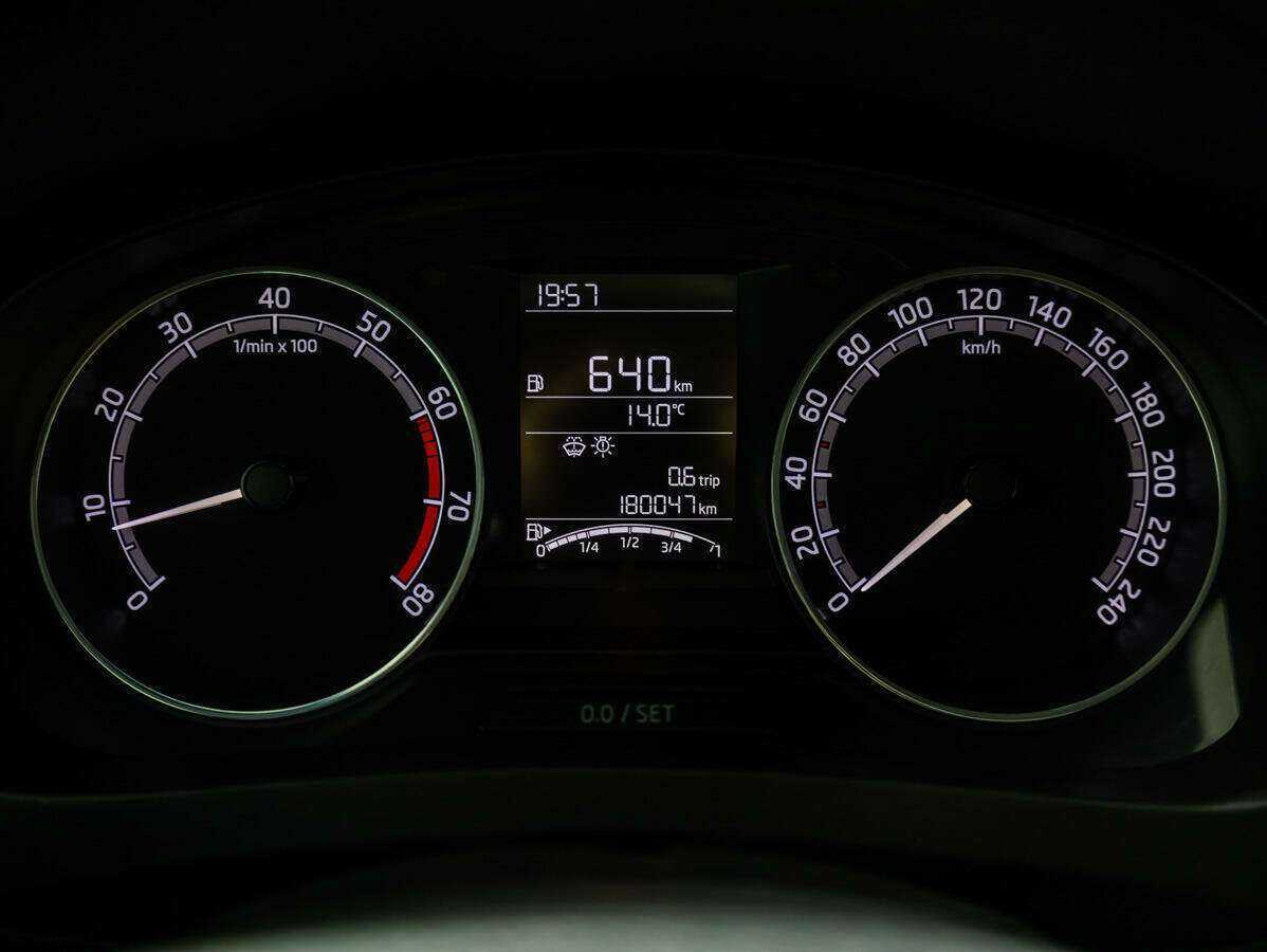 Купить Skoda Rapid с пробегом. Фото: #13