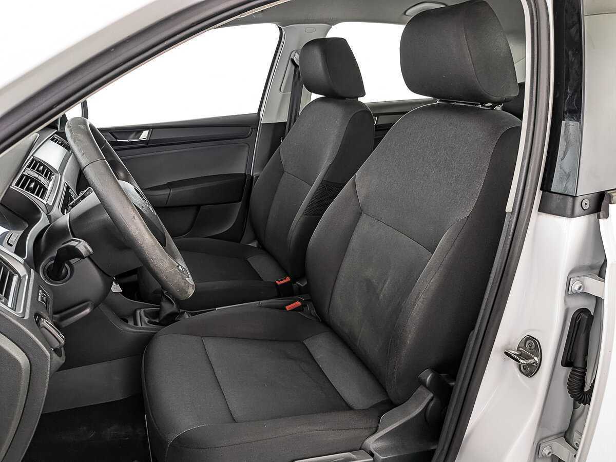 Купить Skoda Rapid с пробегом. Фото: #19