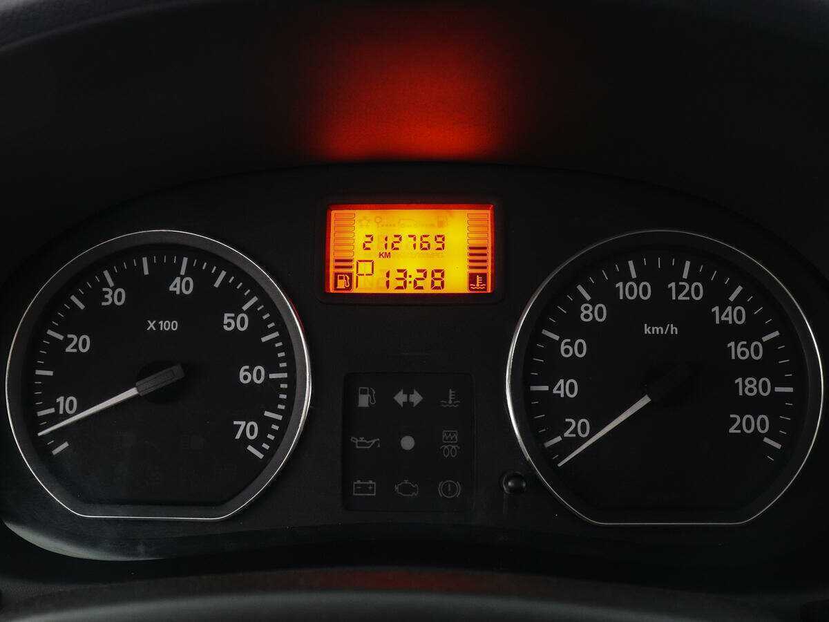 Купить Nissan Almera с пробегом. Фото: #10