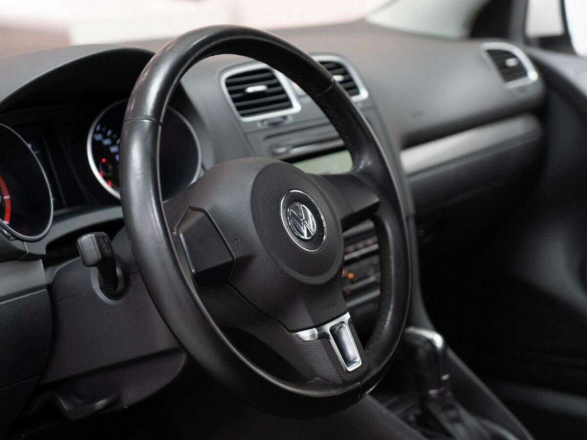 Купить Volkswagen Golf с пробегом. Фото: #4