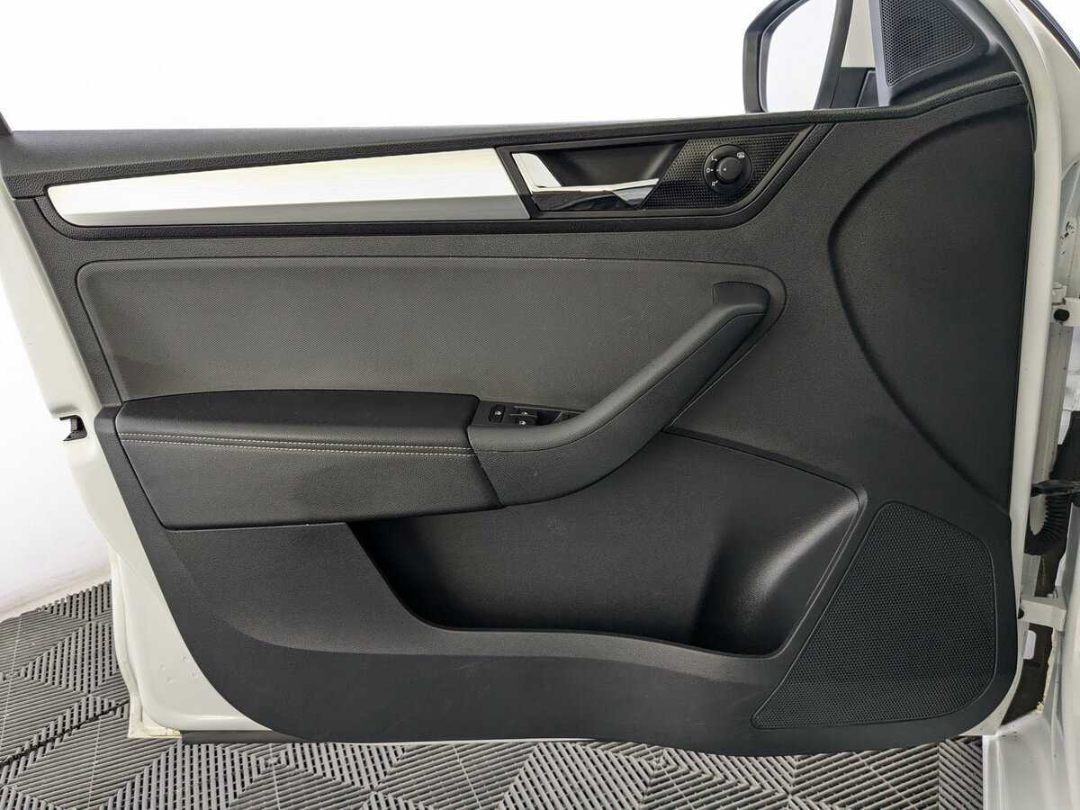 Купить Skoda Rapid с пробегом. Фото: #11