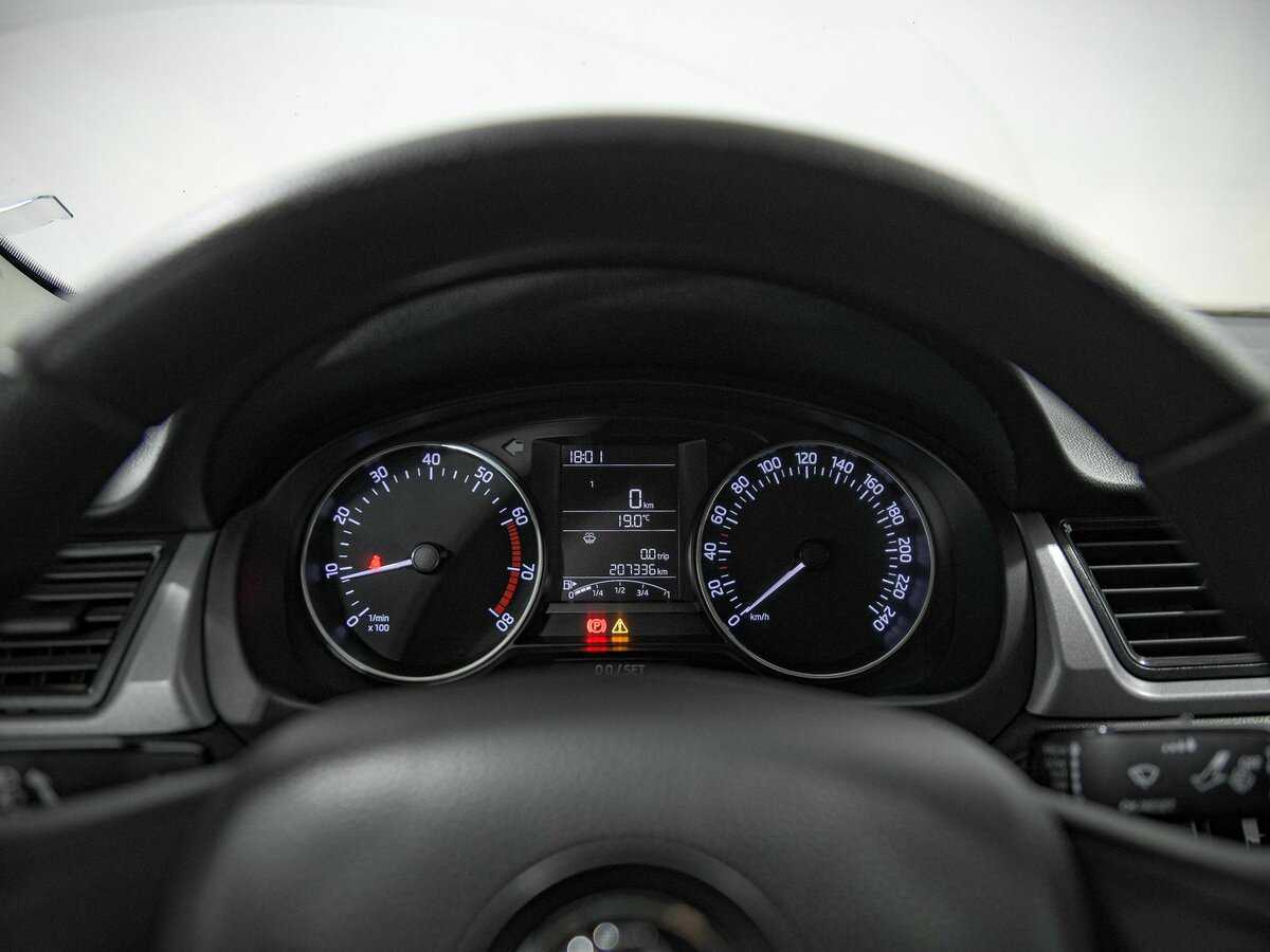 Купить Skoda Rapid с пробегом. Фото: #6