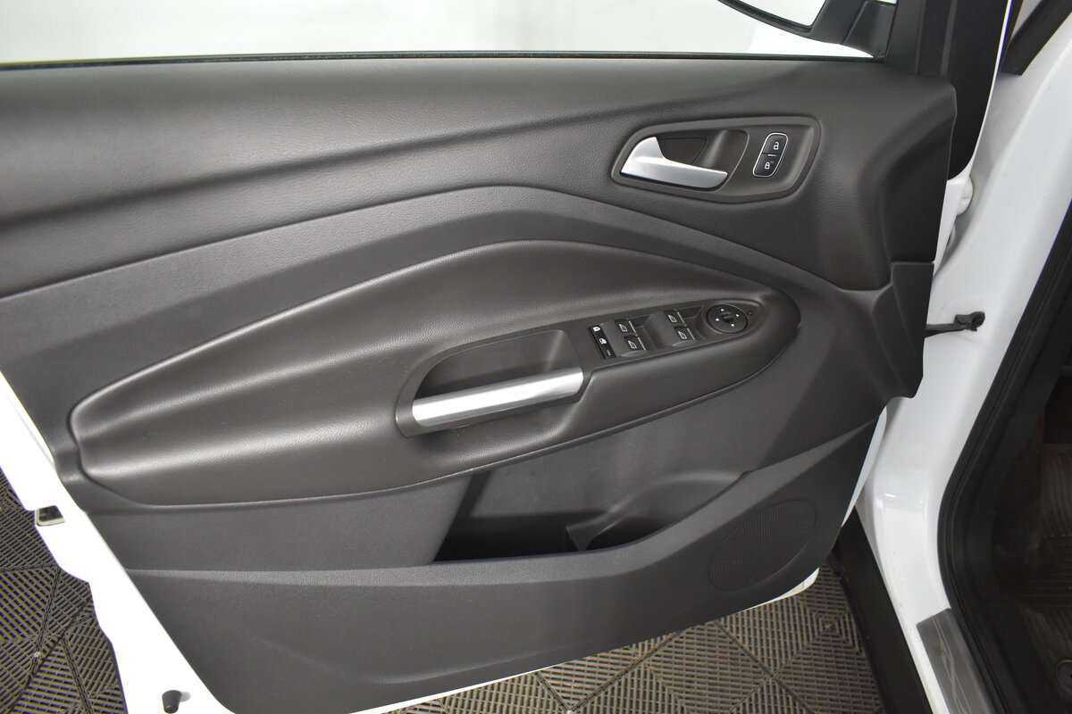 Купить Ford Kuga с пробегом. Фото: #14