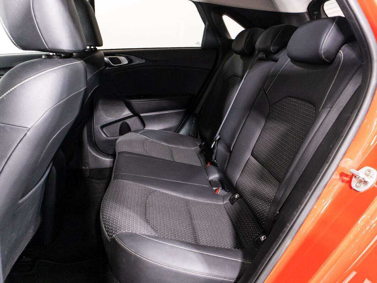 Купить Kia Ceed с пробегом. Фото: #9