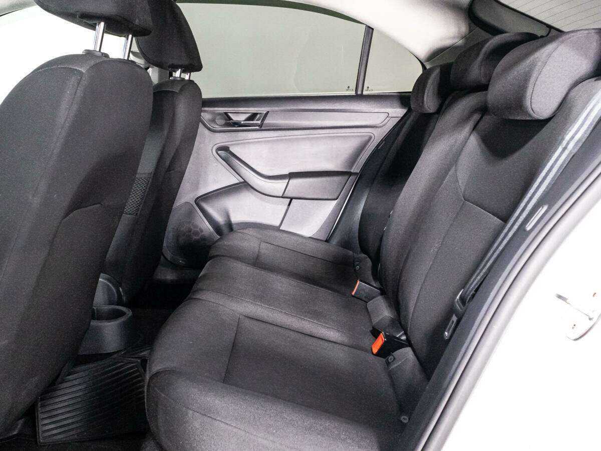 Купить Skoda Rapid с пробегом. Фото: #9