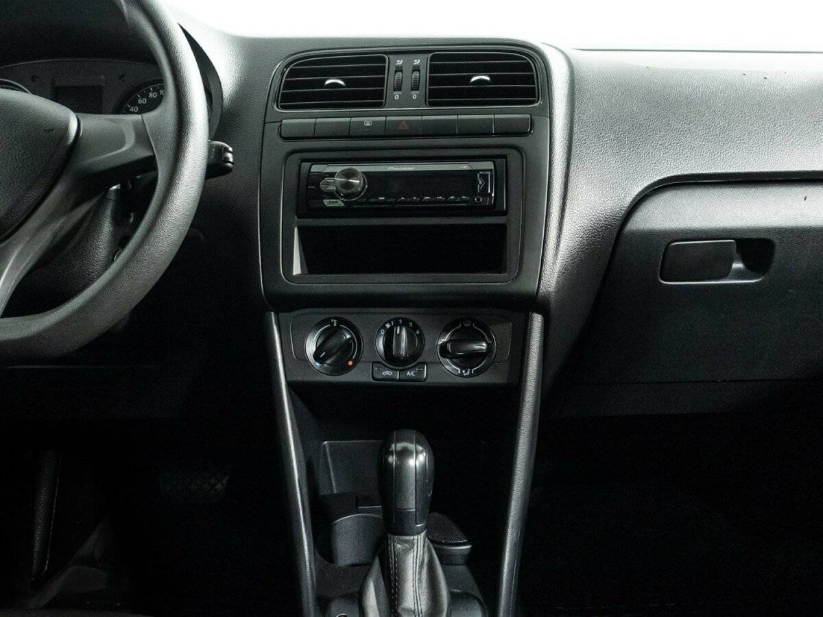 Купить Volkswagen Polo с пробегом. Фото: #13