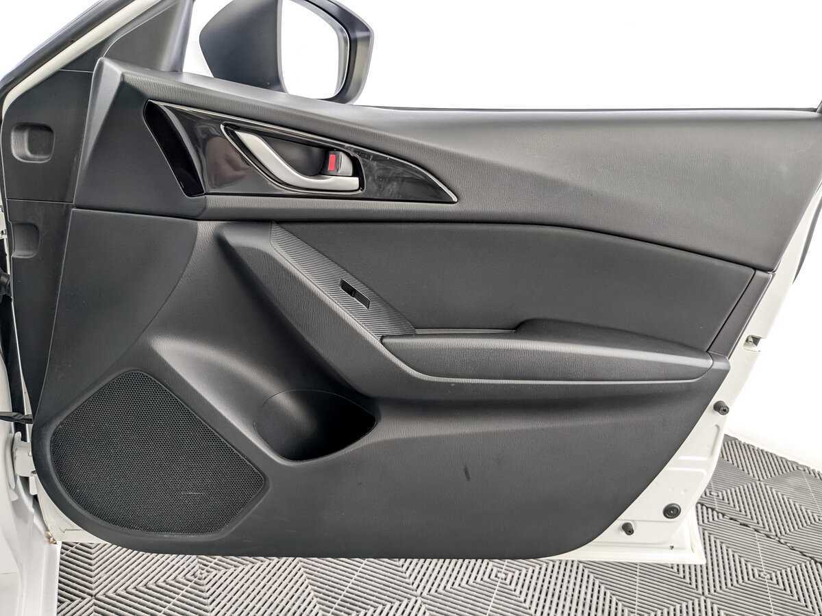 Купить Mazda 3 с пробегом. Фото: #23