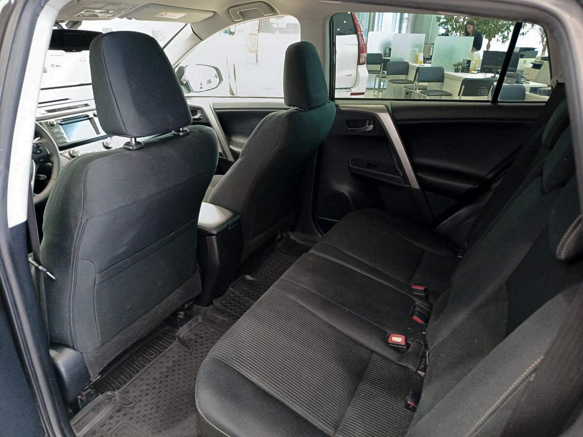Купить Toyota RAV4 с пробегом. Фото: #11