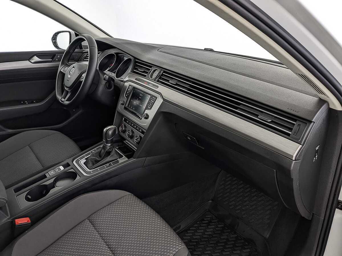 Купить Volkswagen Passat с пробегом. Фото: #12
