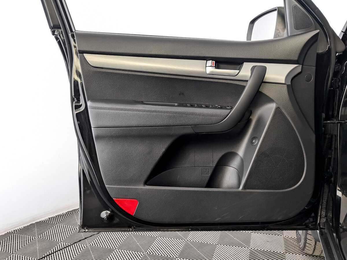 Купить Kia Sorento с пробегом. Фото: #18