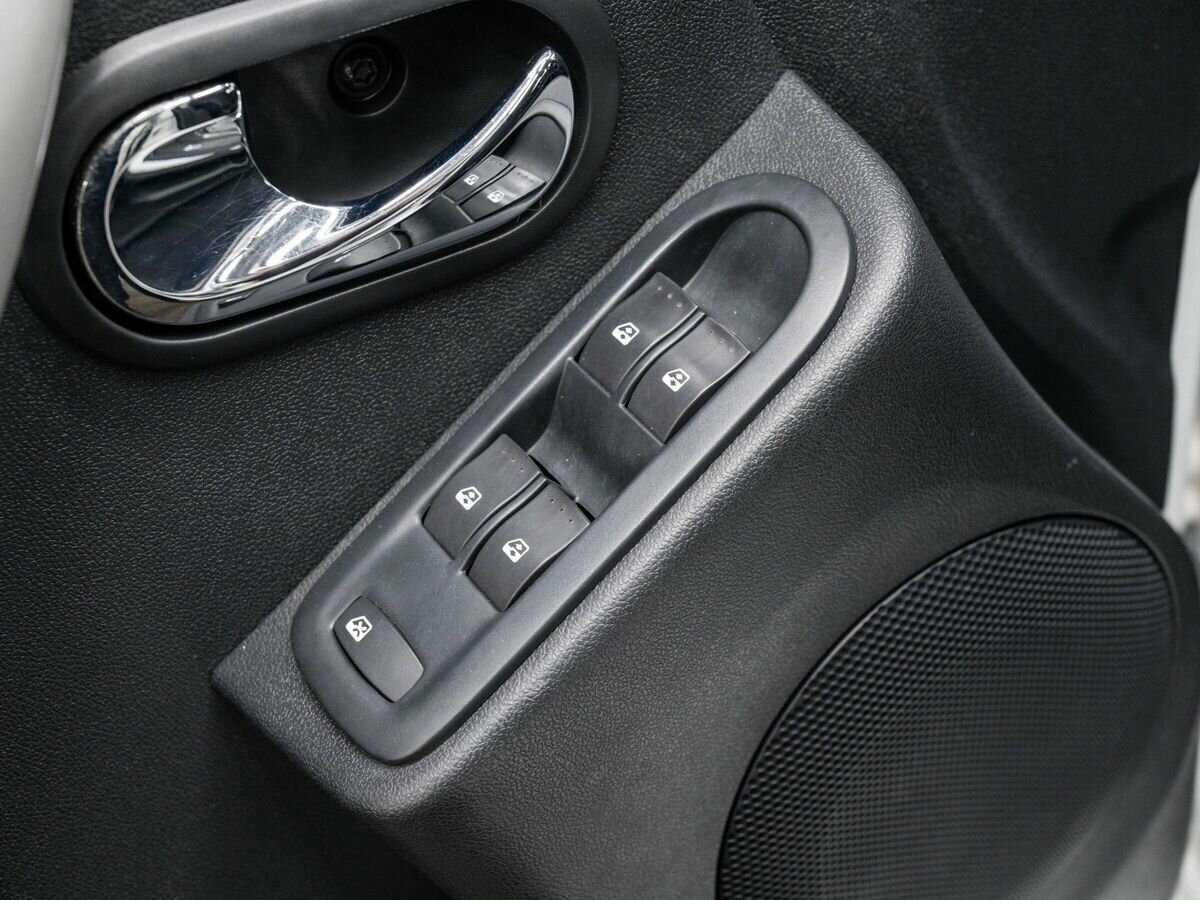 Купить Nissan Terrano с пробегом. Фото: #15