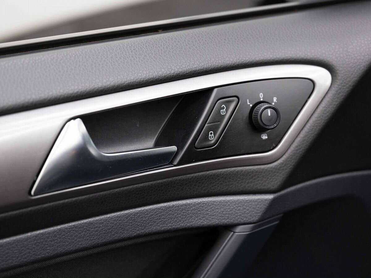 Купить Volkswagen Golf с пробегом. Фото: #18