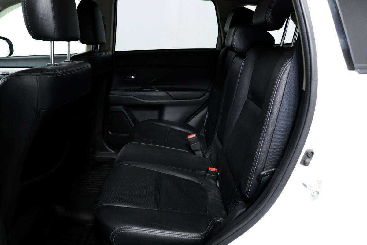 Купить Mitsubishi Outlander с пробегом. Фото: #11