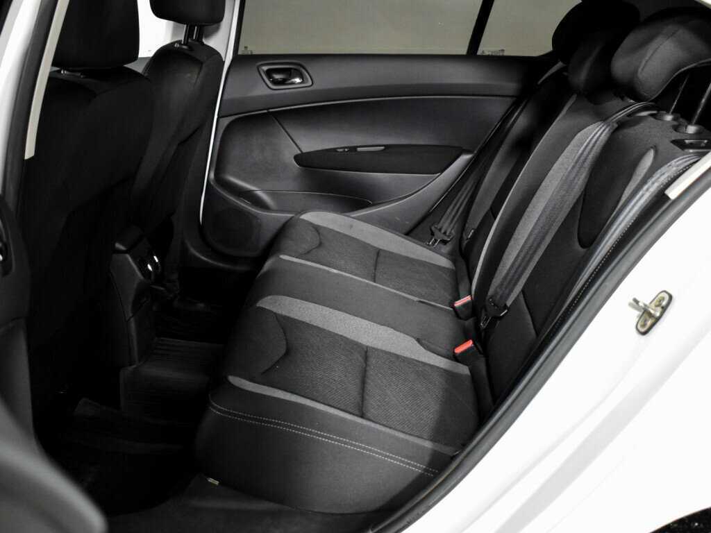 Купить Peugeot 408 с пробегом. Фото: #10