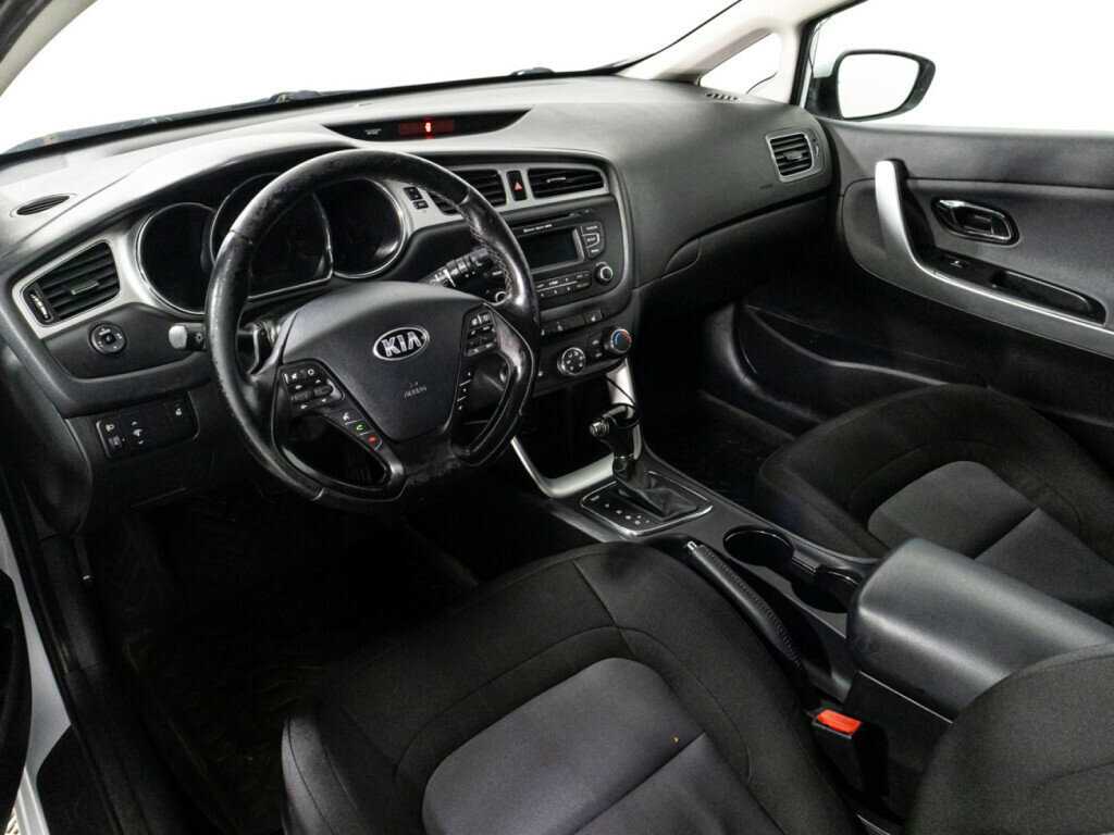 Купить Kia Ceed с пробегом. Фото: #10