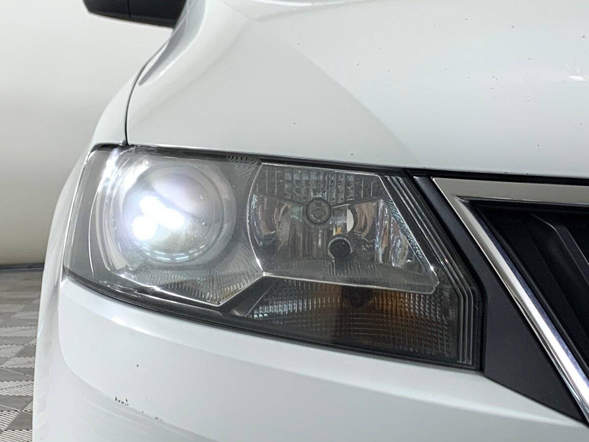 Купить Skoda Rapid с пробегом. Фото: #9