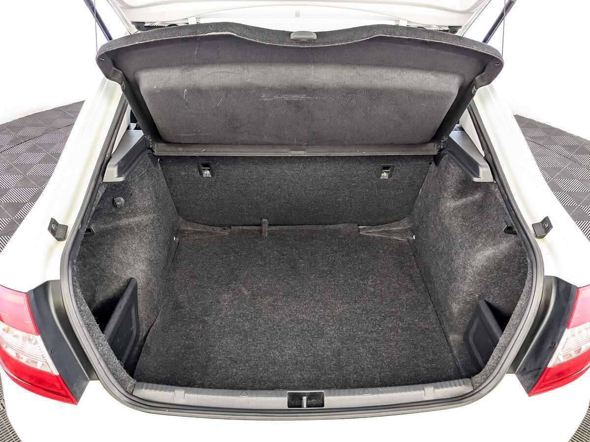 Купить Skoda Rapid с пробегом. Фото: #9