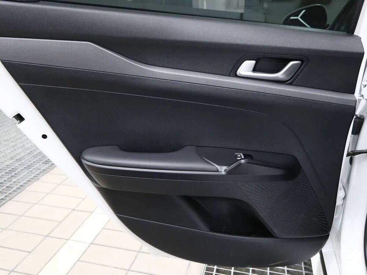 Купить Kia K5 с пробегом. Фото: #9