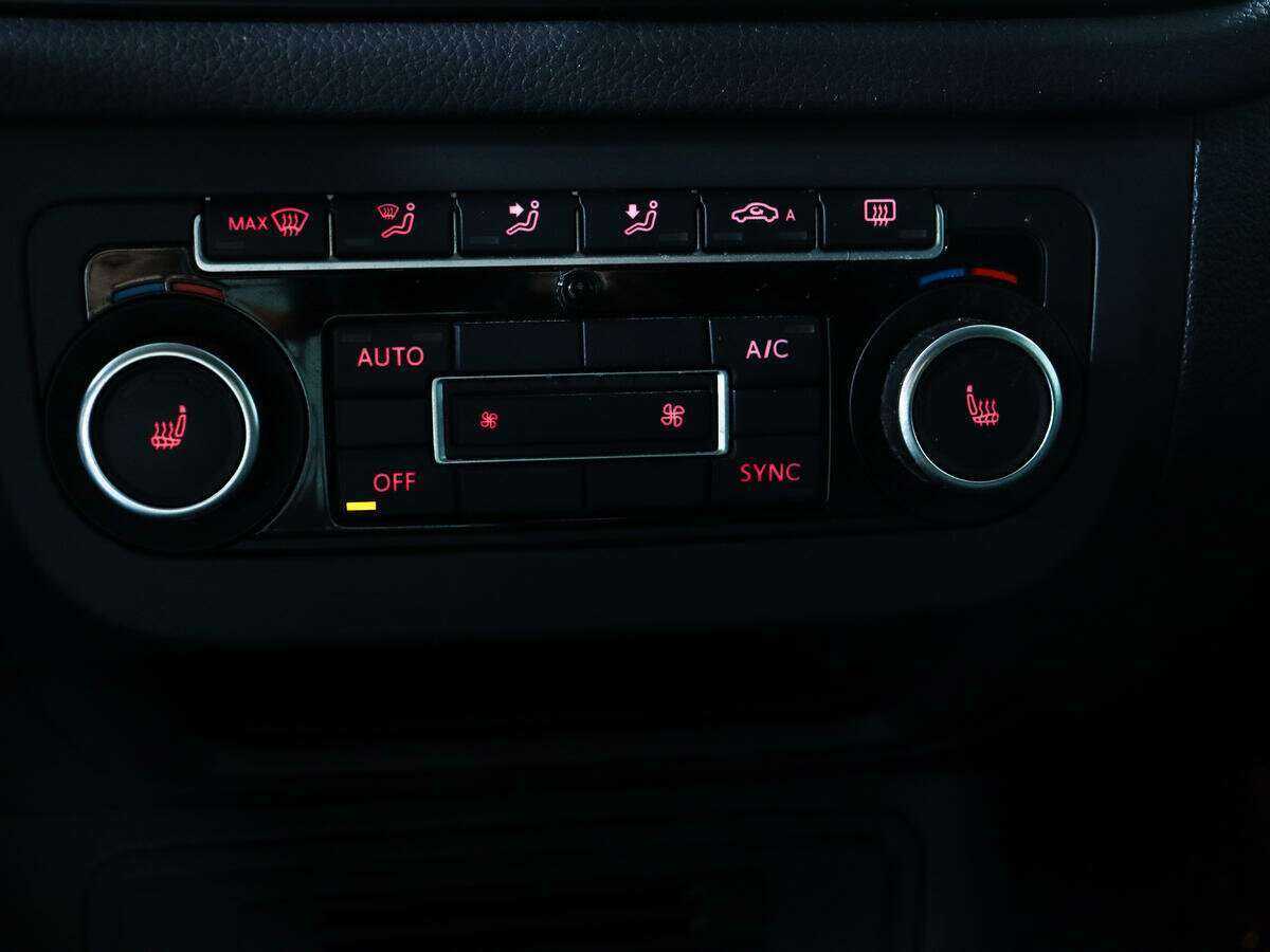 Купить Volkswagen Tiguan с пробегом. Фото: #17