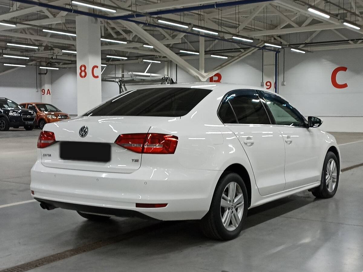 Купить Volkswagen Jetta с пробегом. Фото: #4