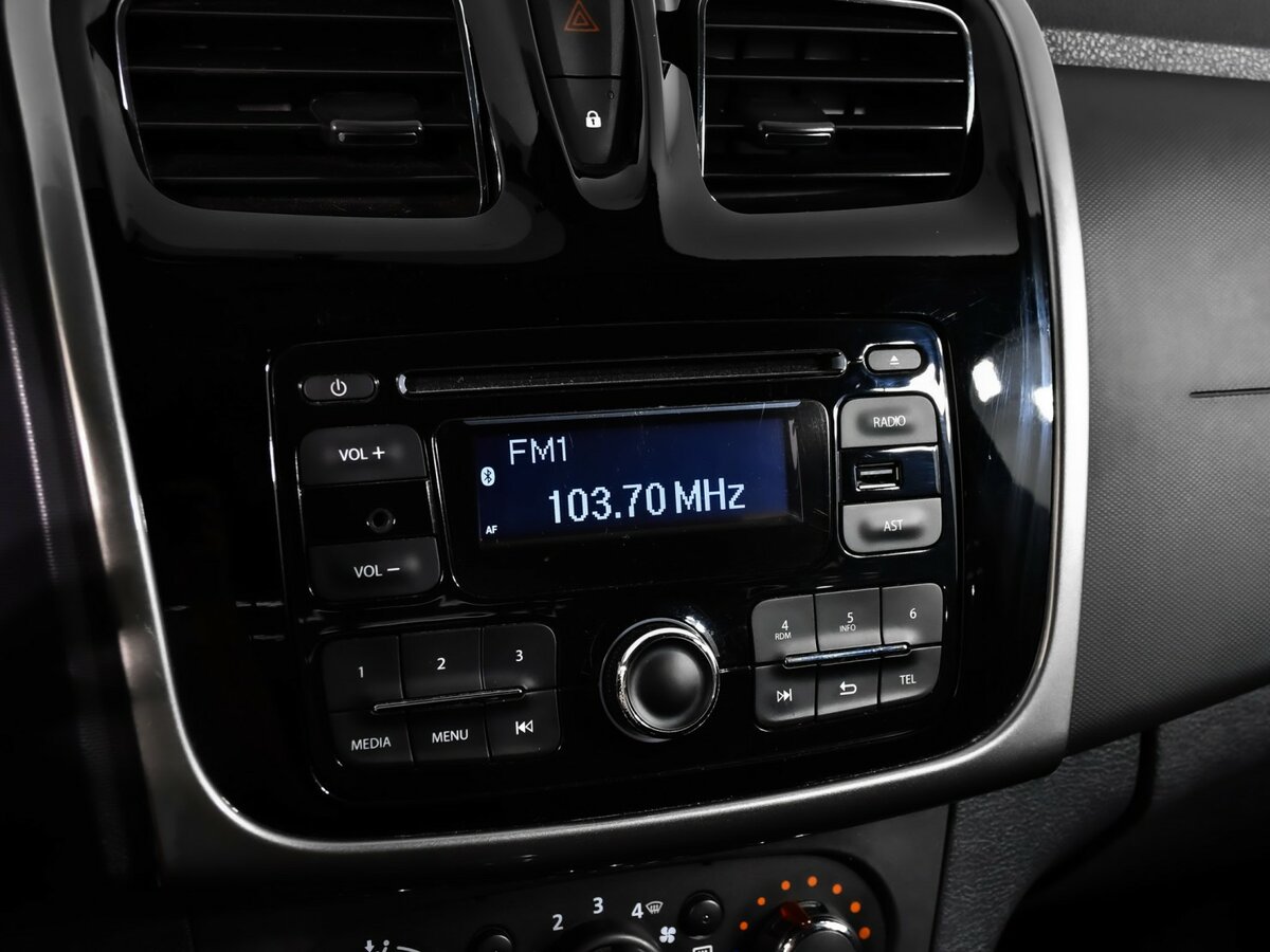 Купить Renault Logan с пробегом. Фото: #14