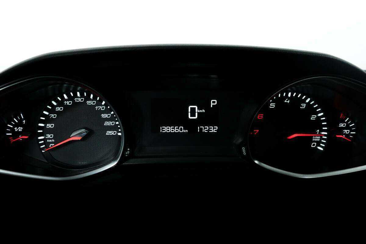 Купить Peugeot 308 с пробегом. Фото: #9