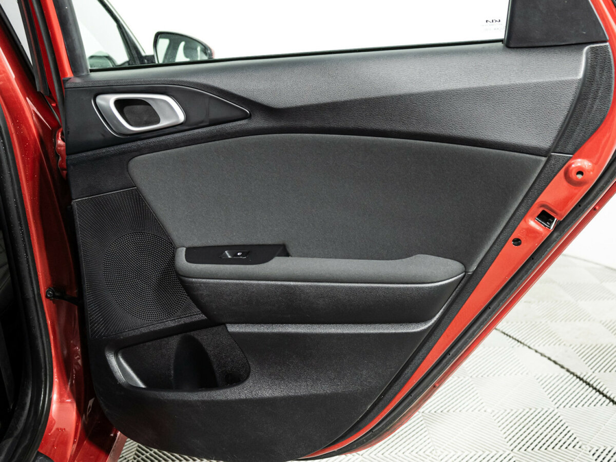 Купить Kia Ceed с пробегом. Фото: #24