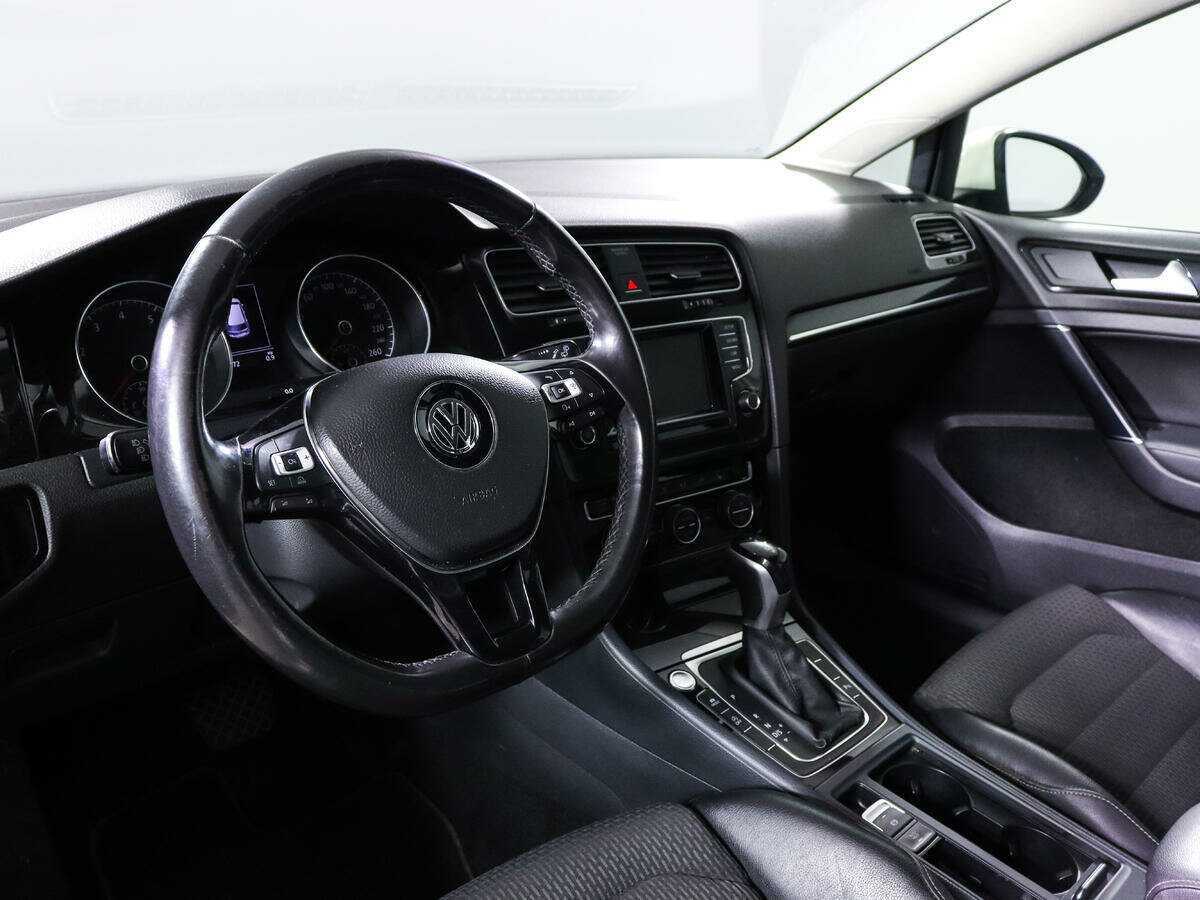 Купить Volkswagen Golf с пробегом. Фото: #11