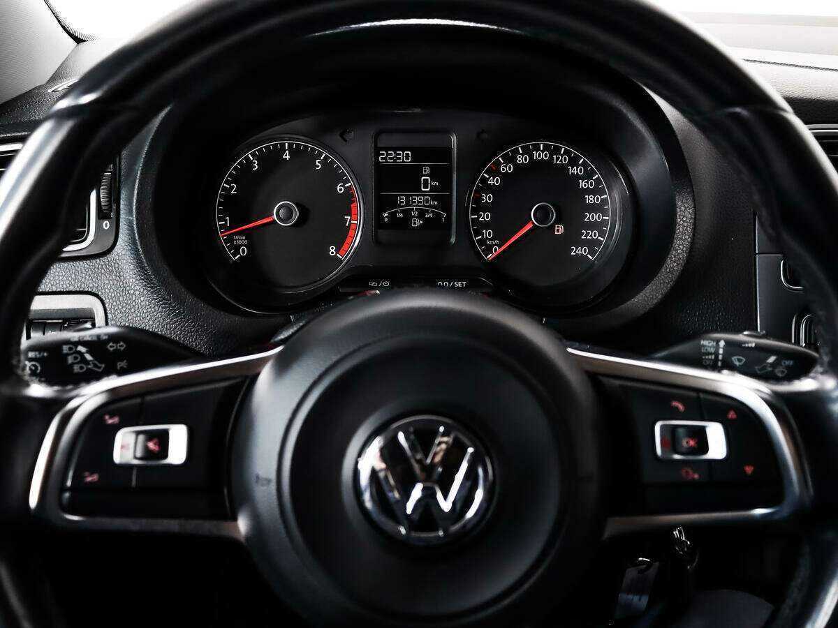 Купить Volkswagen Polo с пробегом. Фото: #16