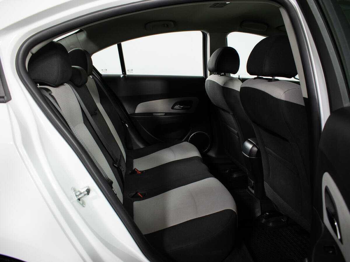 Купить Chevrolet Cruze с пробегом. Фото: #9