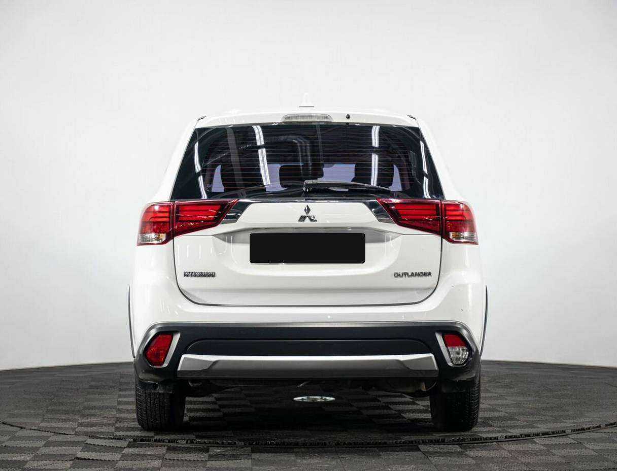 Купить Mitsubishi Outlander с пробегом. Фото: #4
