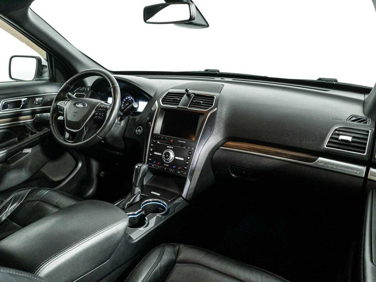 Купить Ford Explorer с пробегом. Фото: #8