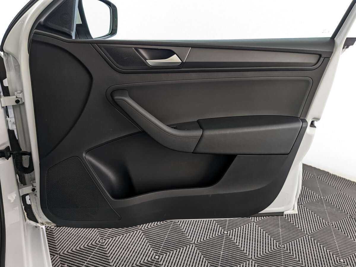 Купить Volkswagen Polo с пробегом. Фото: #17