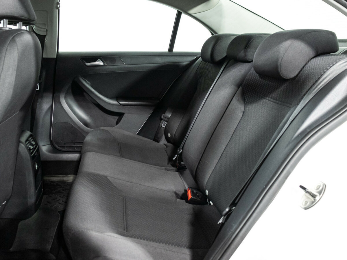 Купить Volkswagen Jetta с пробегом. Фото: #9