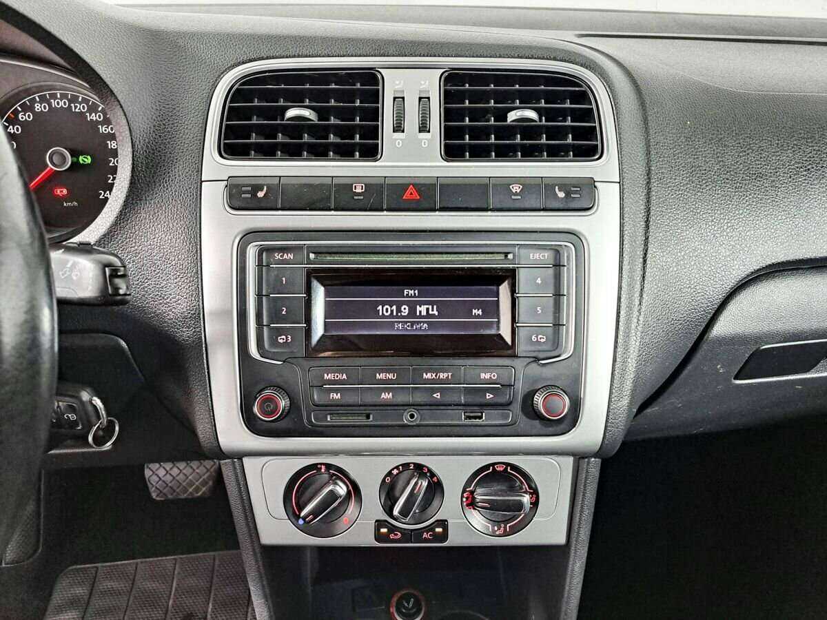 Купить Volkswagen Polo с пробегом. Фото: #10