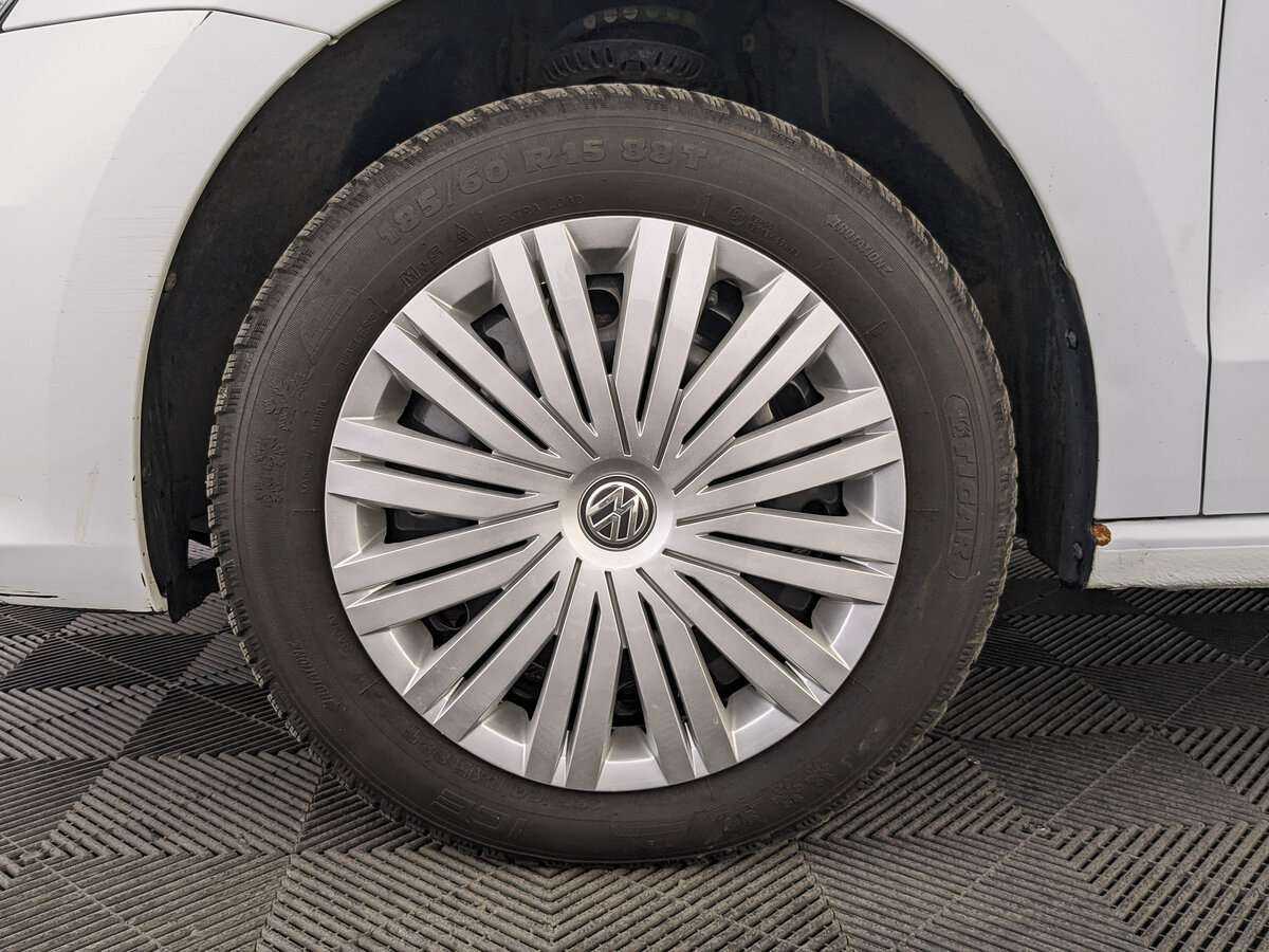 Купить Volkswagen Polo с пробегом. Фото: #11