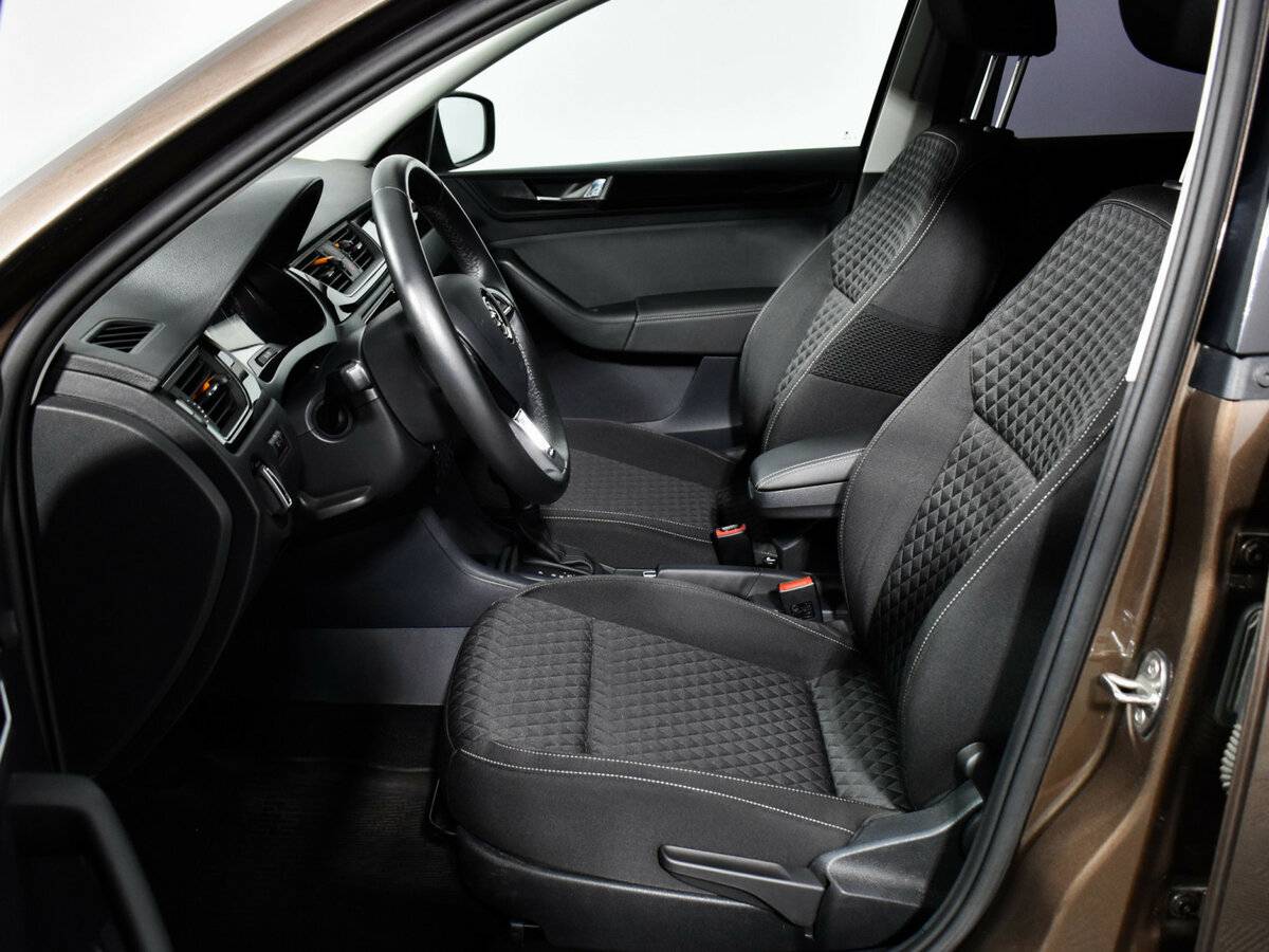 Купить Skoda Rapid с пробегом. Фото: #9