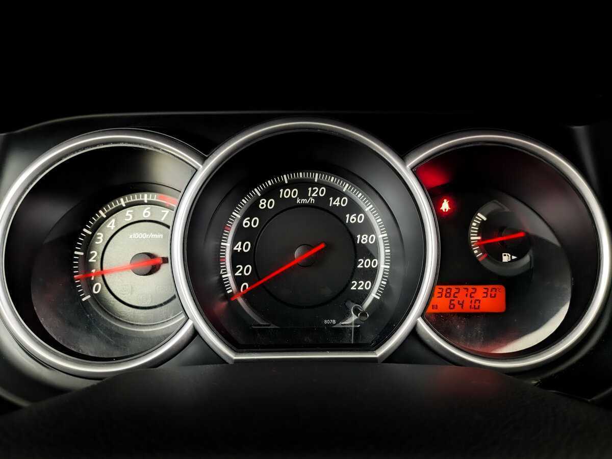 Купить Nissan Tiida с пробегом. Фото: #10