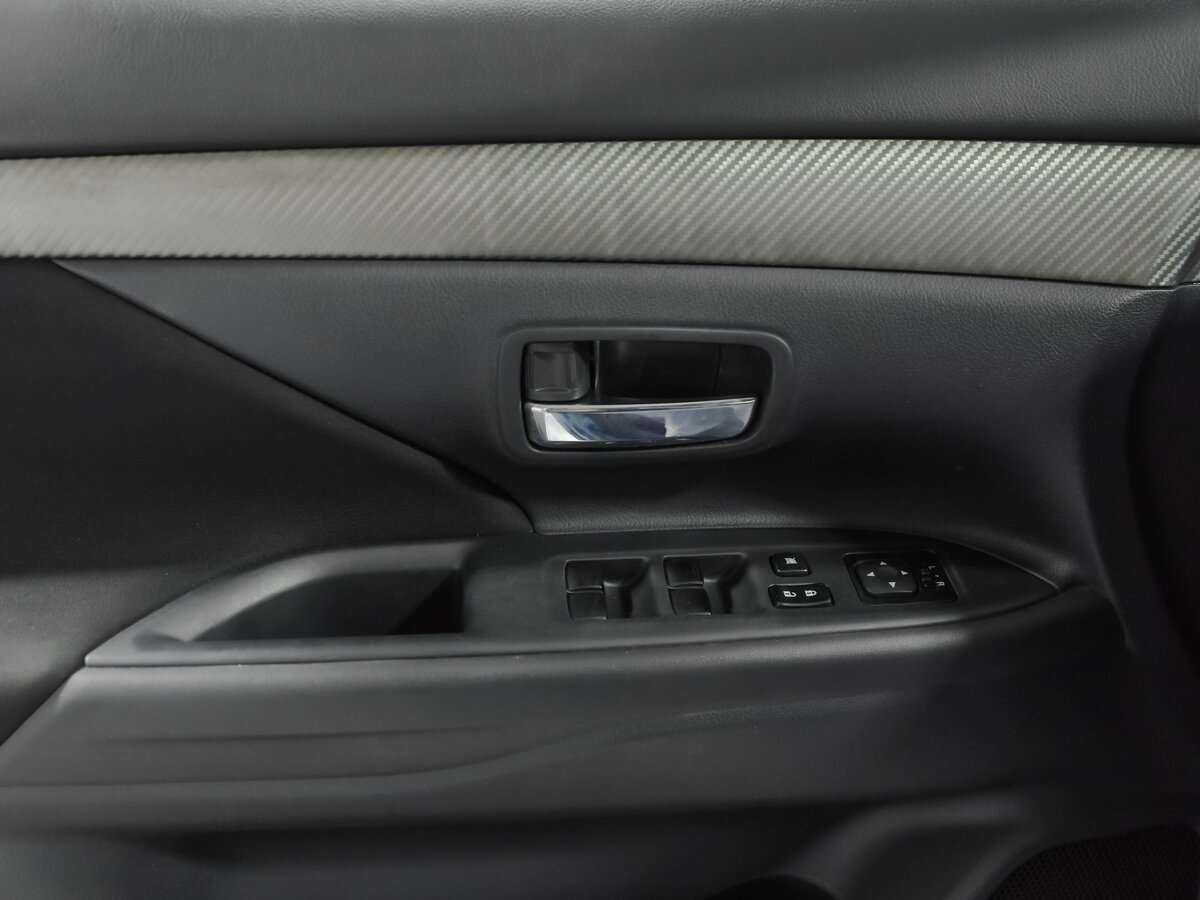 Купить Mitsubishi Outlander с пробегом. Фото: #11