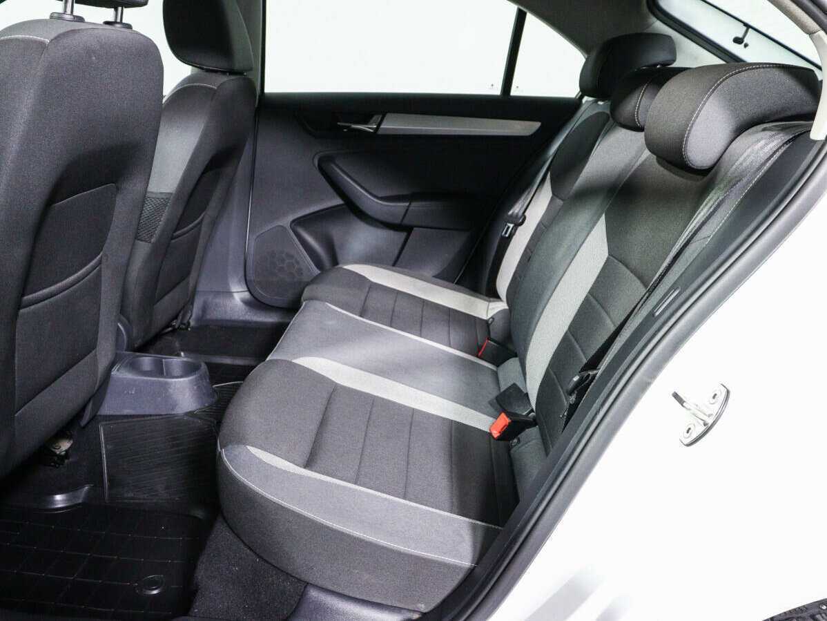 Купить Skoda Rapid с пробегом. Фото: #7