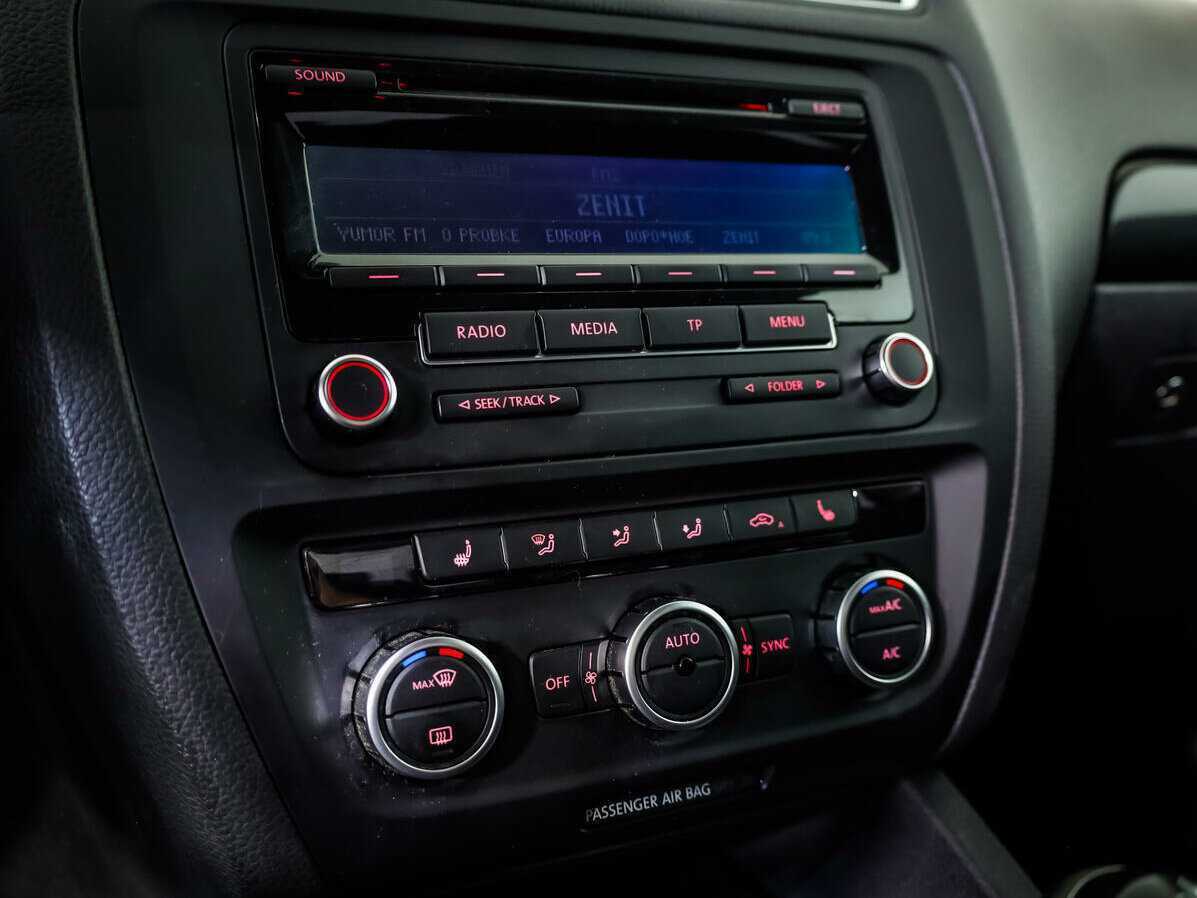 Купить Volkswagen Jetta с пробегом. Фото: #12