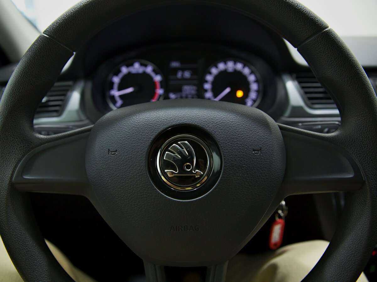 Купить Skoda Rapid с пробегом. Фото: #4