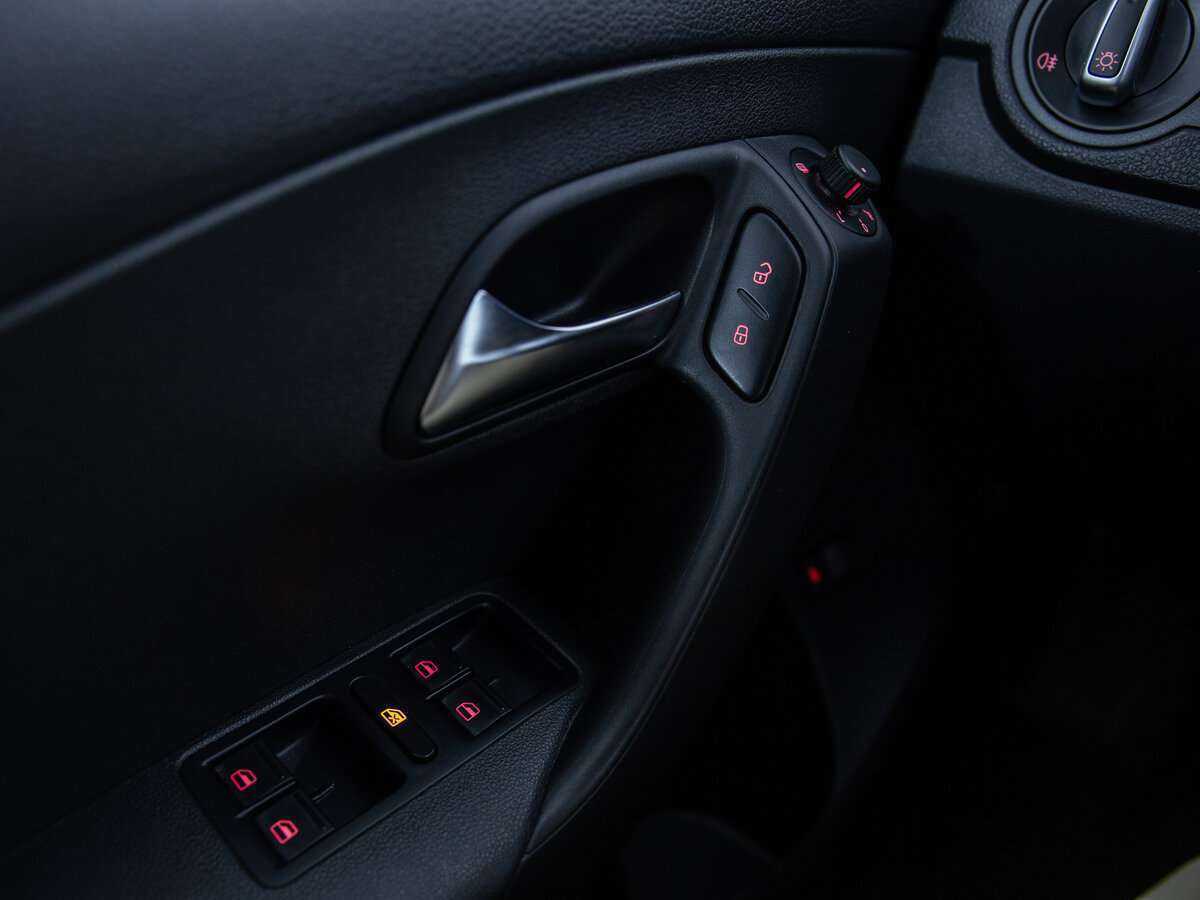 Купить Volkswagen Polo с пробегом. Фото: #12